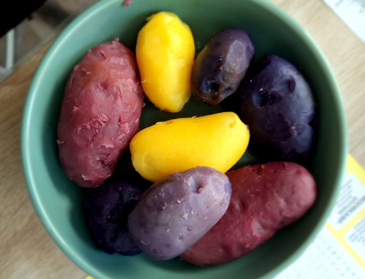 03032024-Bunte_Kartoffeln_fuer_Belegte_Kartoffeln.jpg