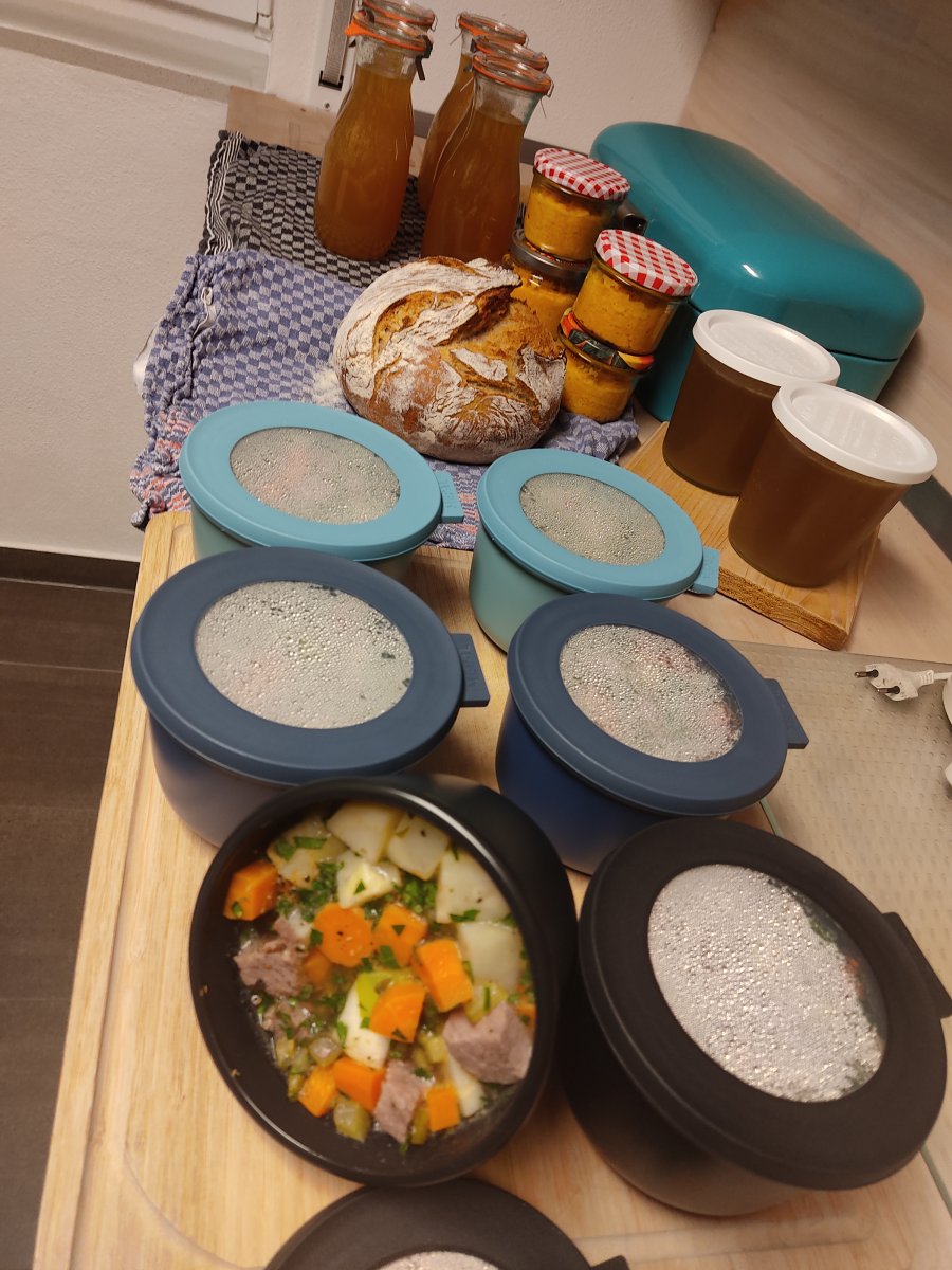 2022-01-16 Sülze - Brot - Brühe - Karottenaufstrich.jpg