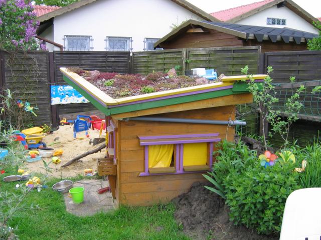 6_Spielhaus Dachbegrünung_erste Fotos canon a80 016.jpg