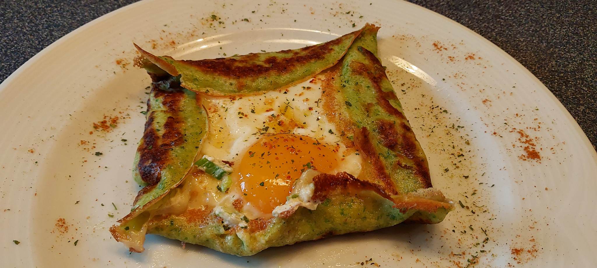 Bärlauchpfannkuchen mit Schinken, Ei & Käse-02.jpg