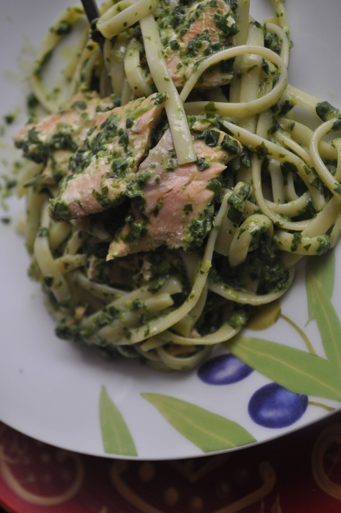 Bandnudeln mit Lachs und Spinat.jpg