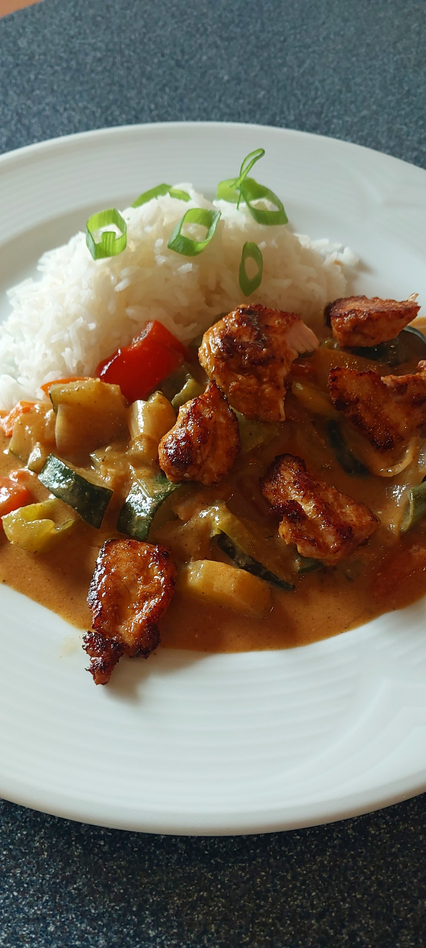 Chicken Tikka auf Gemüse mit Reis-02.jpg