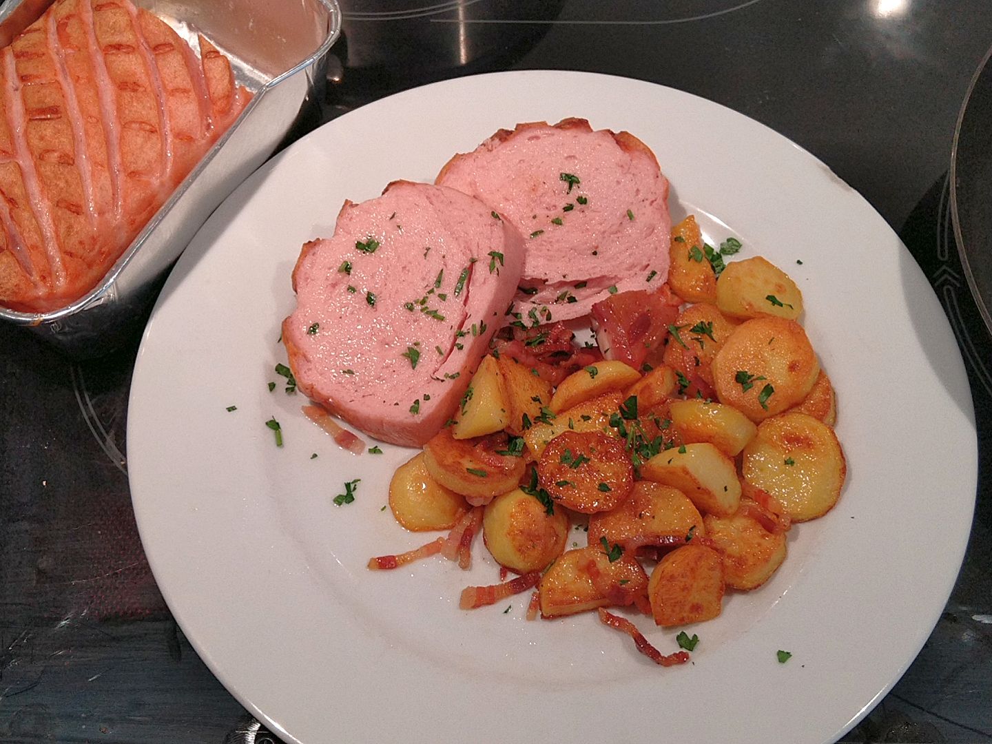 Fleischkaese_kartoffelnfeln.jpg