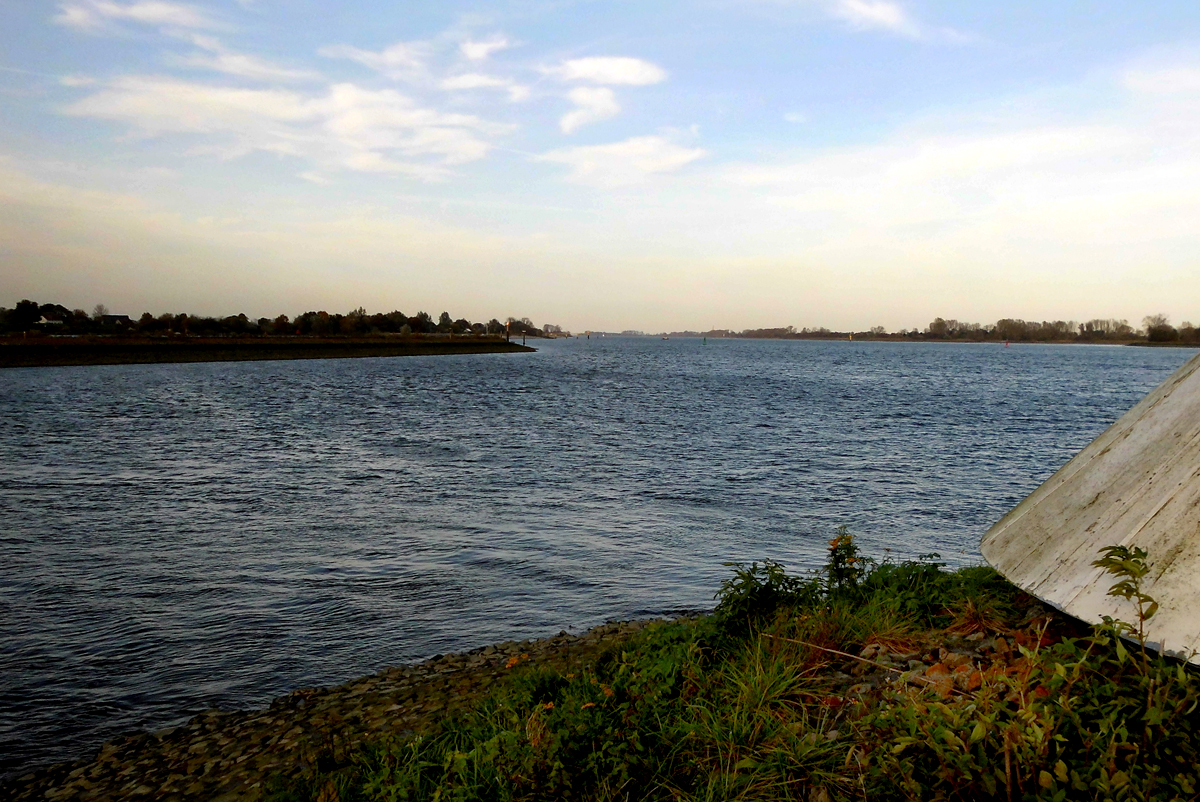 Huntemuendung_in_die_Weser.jpg