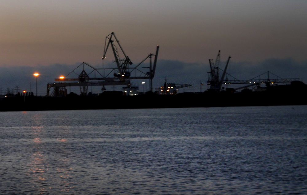 Industriehafen_Weser.jpg