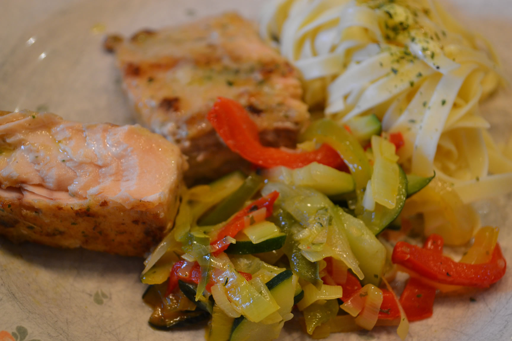 Lachs, Pasta & Gemüse.jpg