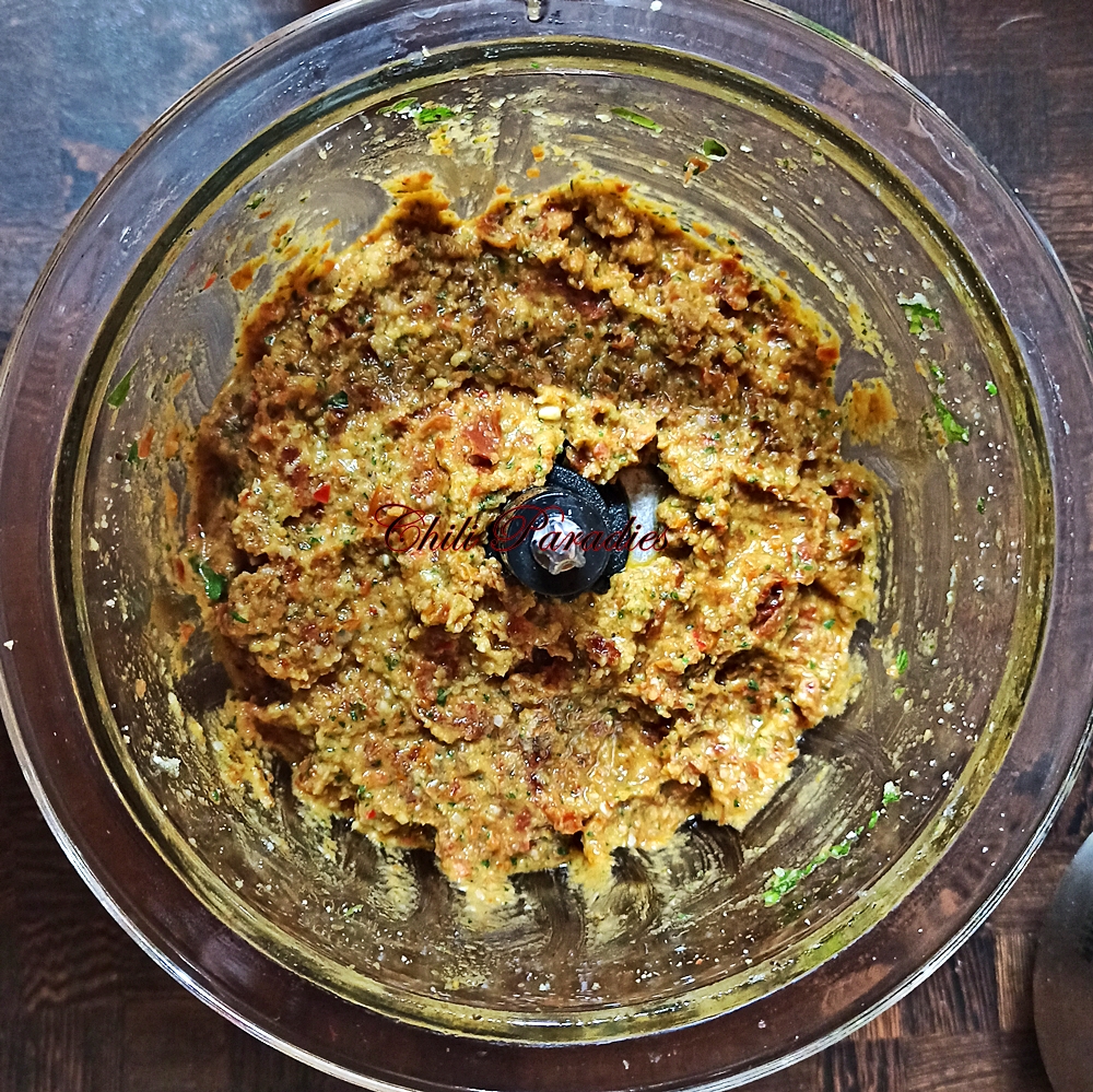 Rotes_Pesto_Bhut_Jolokia.jpg