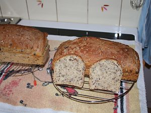 Dinkelbrot mit Leinsamen,Sesam und Kürbiskernen