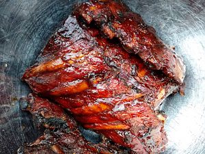 Spare Ribs fertig - Hälfte schon vernascht