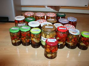 Chilis eingekocht