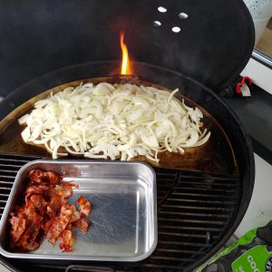 Smashed Burger #2: Zwiebeln anbrutzeln
