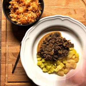 Schichtkohl m. gedämpften Kartoffeln u. Schlachtekraut