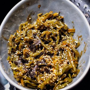 Grüne Bohnen mit Con Gochujang