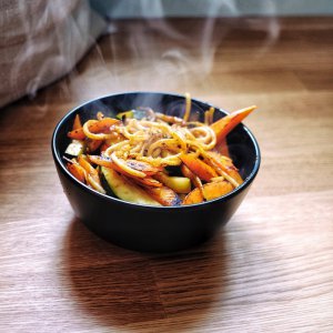 Schnelle Gemüse-Nudel-Gochujang-Pfanne