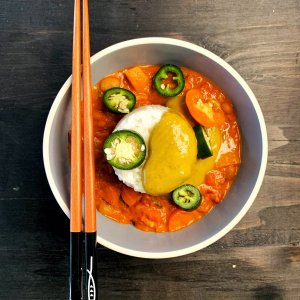 Afrikanischer Erdnusseintopf m. mexikan. Salsa Tropicana