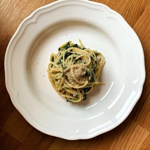 Eintopf-Thai-Linguine m. gelben Jalapeños