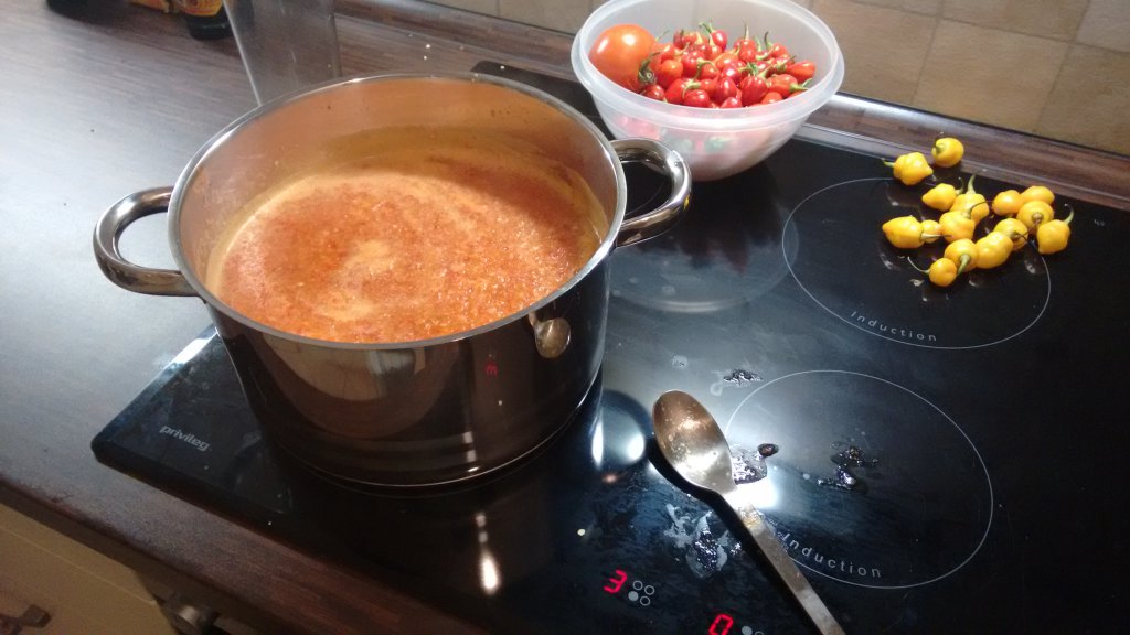 Ach nur ein paar Liter Chili Soße