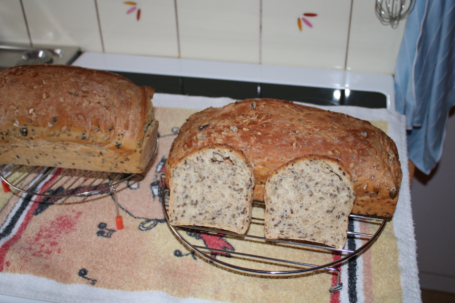 Dinkelbrot mit Leinsamen,Sesam und Kürbiskernen
